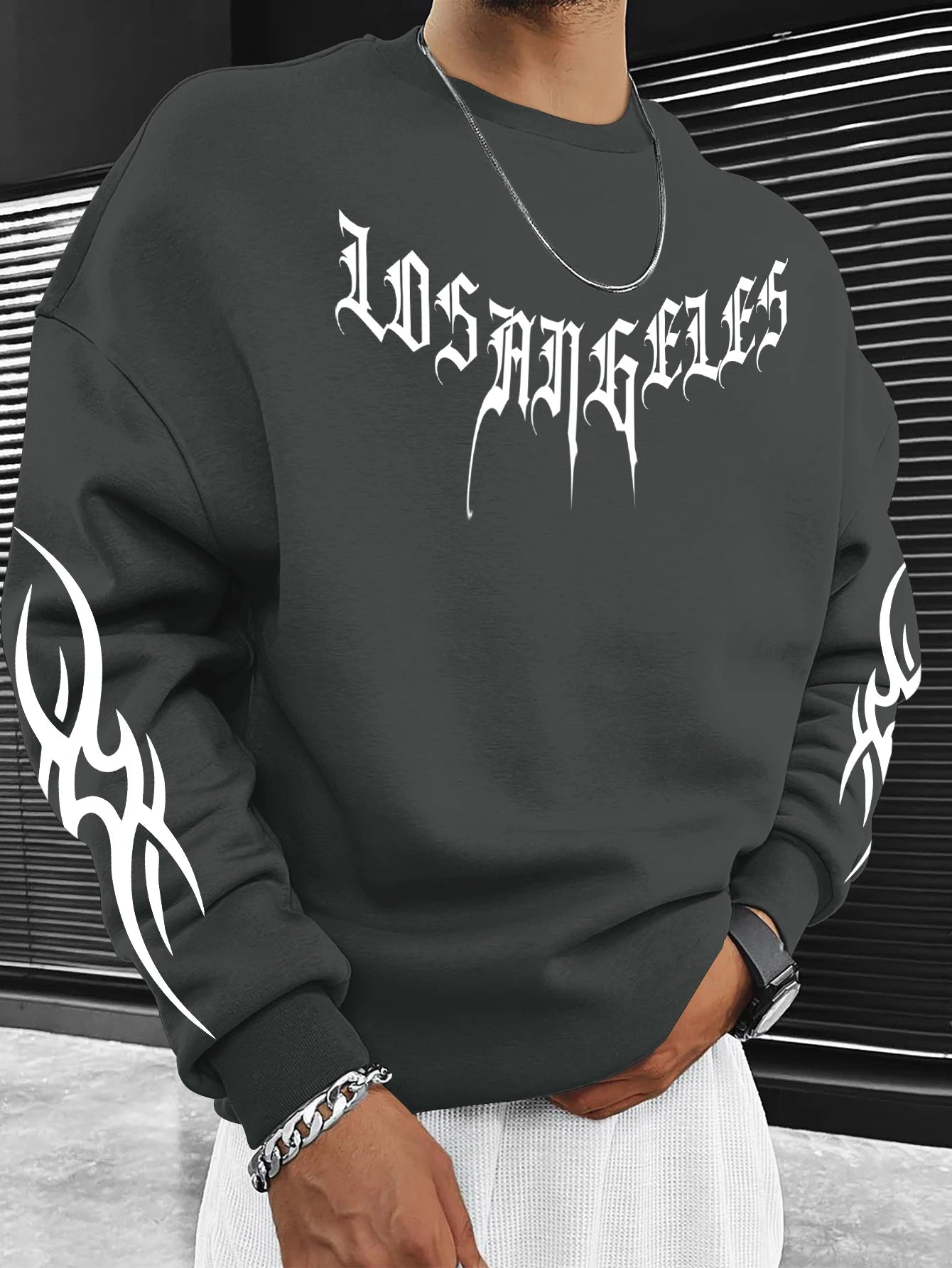 Nuova maglietta a maniche lunghe da uomo per la primavera e l'autunno 2025, casual, con stampa di lettere e pattinaggio a rotelle, abbigliamento da strada maschile