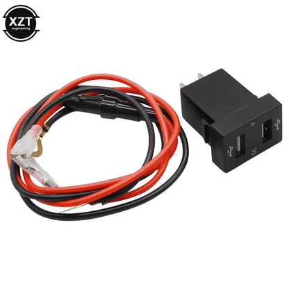 Presa per caricabatteria da auto Dual USB 2.1A adattatore di alimentazione per caricabatterie da auto 12-24V con voltmetro digitale per Toyota New Carolina LEVIN