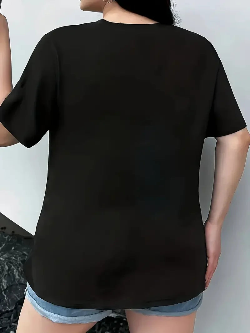 T-shirt casual da donna taglie forti con stampa artistica "Nightmare Before Coffee" e scheletro, manica corta nera, scollo tondo