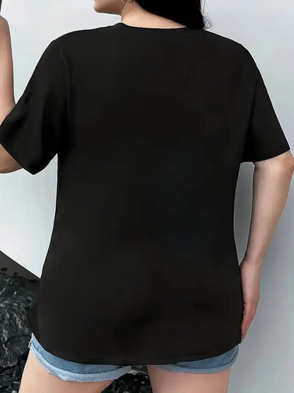 T-shirt casual da donna taglie forti con stampa artistica "Nightmare Before Coffee" e scheletro, manica corta nera, scollo tondo